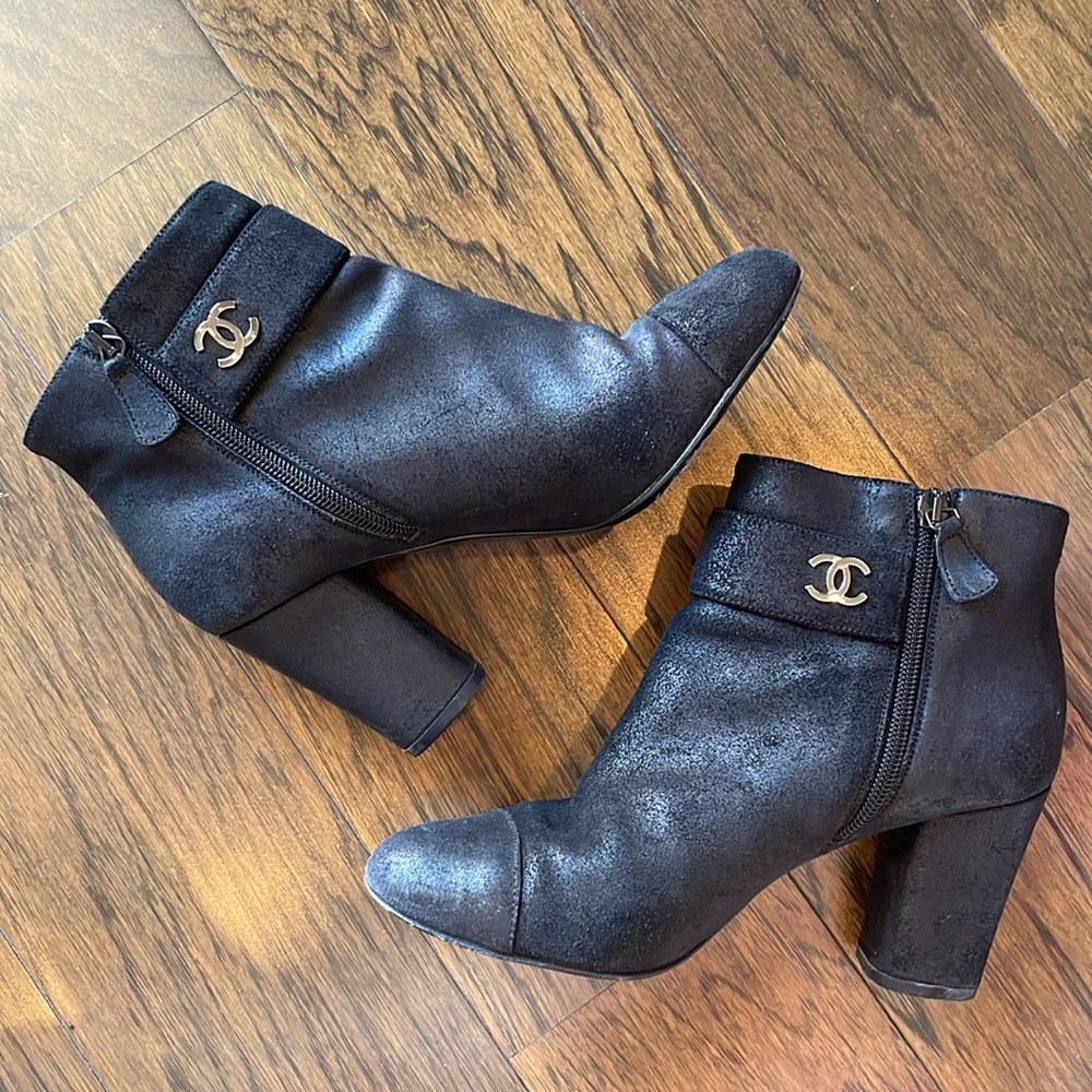 Chanel black sueded calfskin leather ankle booties 38.5 pre-loved